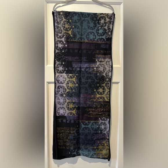 Blue Fish Scarf - Black Written in Memory - Picture 4 of 5